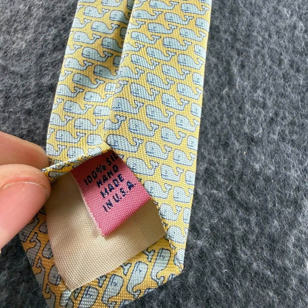 Vineyard Vines Tie Mens OS Yellow Whale Print Silk Preppy Nautical Hand Made USA